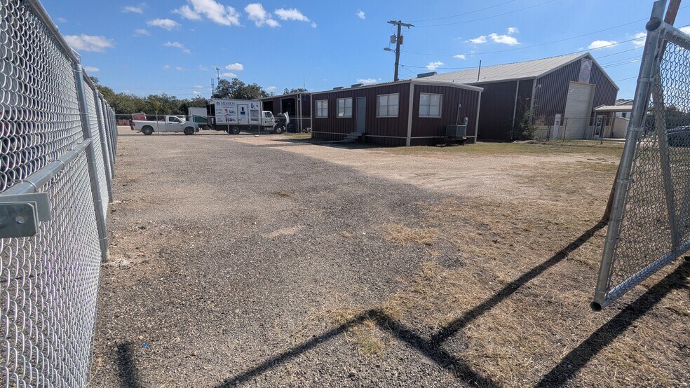 2940 S WW White Rd, San Antonio, TX à louer - Photo du bâtiment - Image 1 de 10