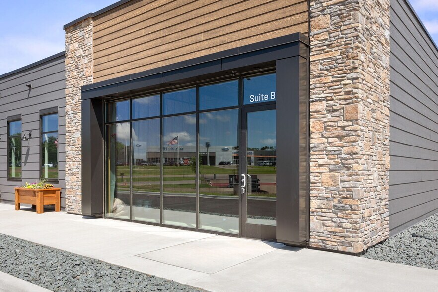 701 Hwy 55 East, Buffalo, MN à louer - Photo du bâtiment - Image 2 de 10