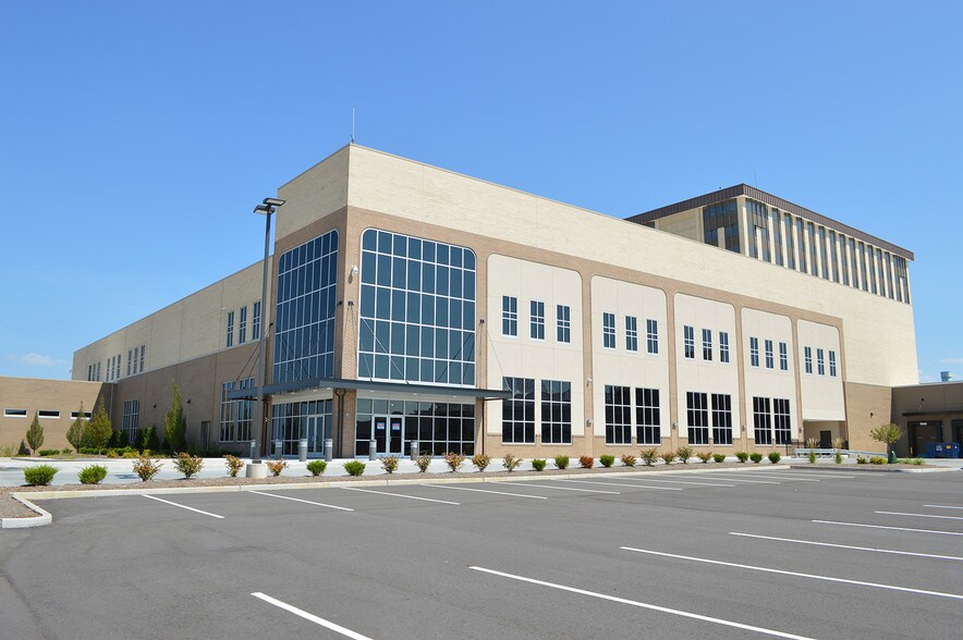 400 Northwest Plz, Saint Ann, MO à louer - Photo principale - Image 1 de 1