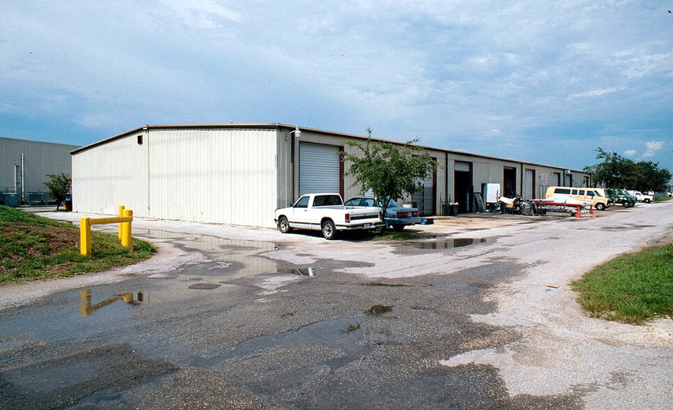 6835 Narcoossee Rd, Orlando, FL à louer - Photo du bâtiment - Image 3 de 5