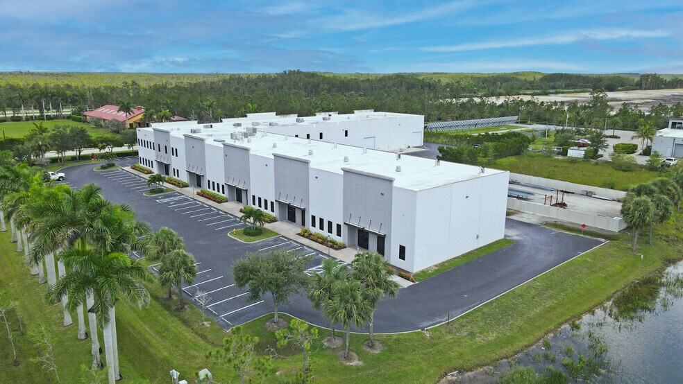 14580 Global Pkwy, Fort Myers, FL à louer - Photo du bâtiment - Image 2 de 29