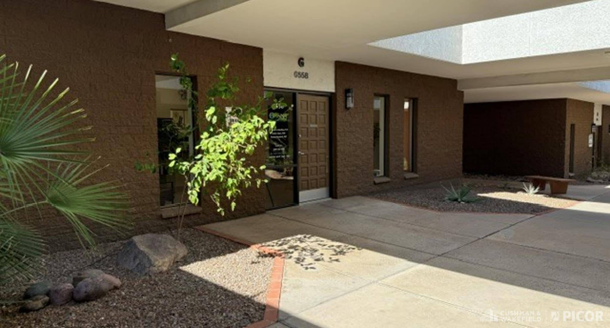 6560 E Carondelet Dr, Tucson, AZ à louer Photo intérieure- Image 1 de 13