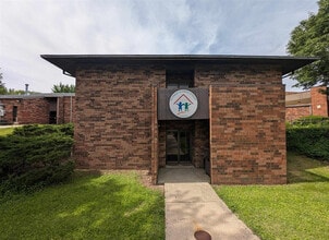 6400 N University St, Peoria, IL for lease Interior Photo- Image 2 of 14