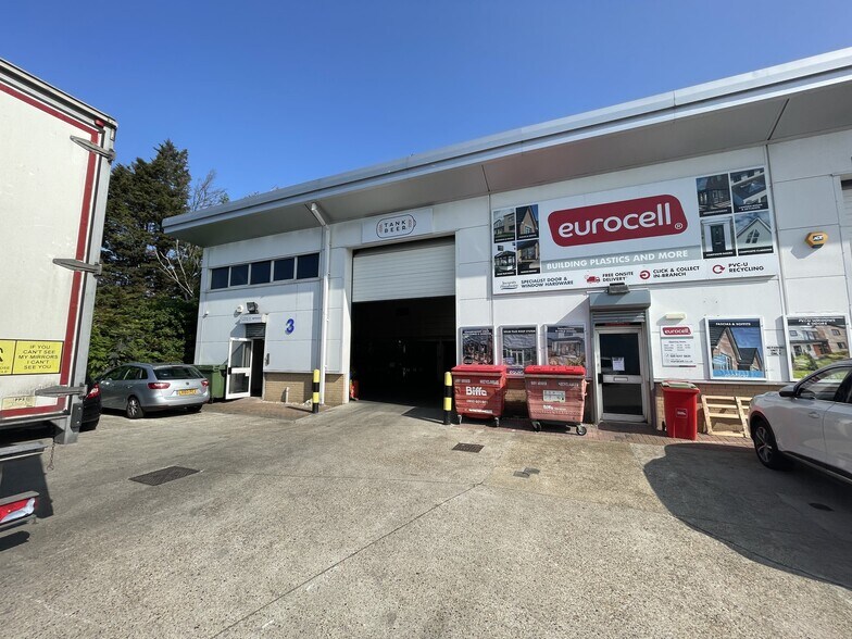 Tom Cribb Rd, Londres à louer - Photo du bâtiment - Image 3 de 3