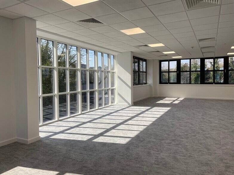 Theobald St, Borehamwood à vendre - Photo du bâtiment - Image 3 de 10