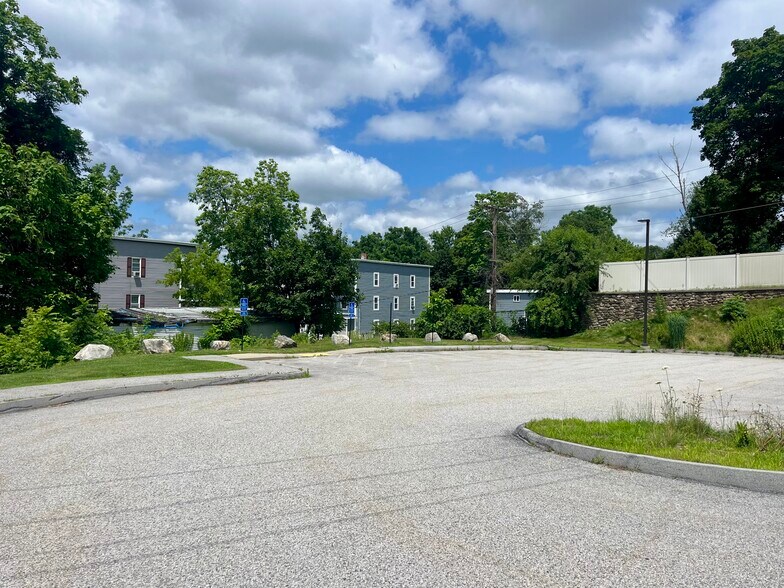 44 Morris St, Webster, MA à vendre - Photo du bâtiment - Image 3 de 24