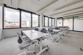 18-20 Rue Des Deux Gares, Rueil-Malmaison for lease Interior Photo- Image 2 of 12