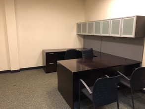 7125 W Gunnison St, Harwood Heights, IL for lease Interior Photo- Image 2 of 5