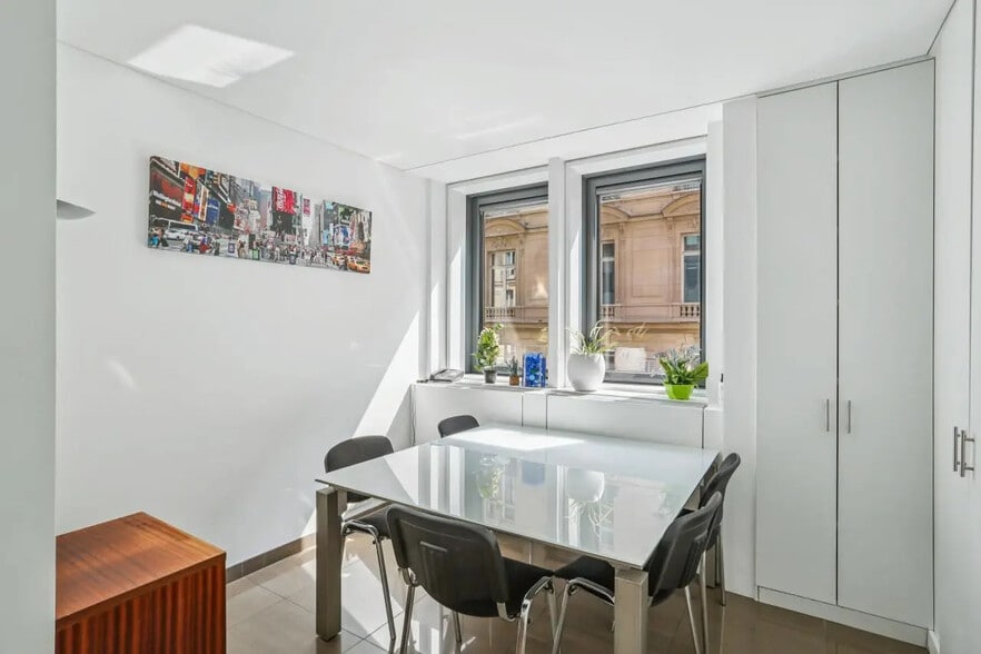 9 Rue De Téhéran, Paris à louer - Photo intérieure - Image 2 de 14