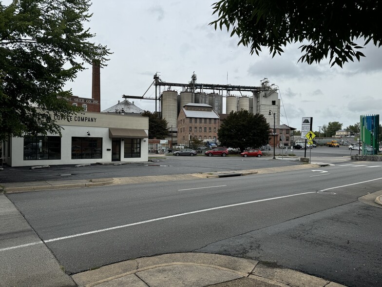 425 N Main St, Harrisonburg, VA à louer - Photo du bâtiment - Image 3 de 12