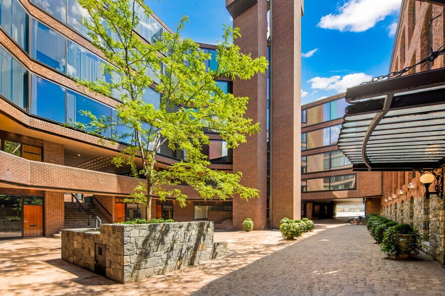 1054-1066 31st St NW, Washington, DC à louer - Photo du bâtiment - Image 2 de 18