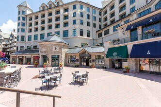 136 E Thomas Pl, Beaver Creek, CO for lease Building Photo- Image 2 of 3