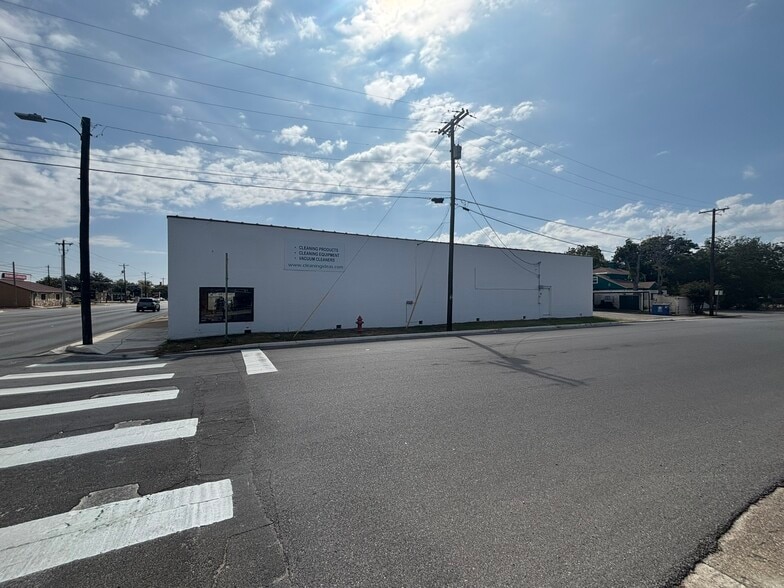 401 Main St, Kerrville, TX for sale - Building Photo - Image 3 of 5