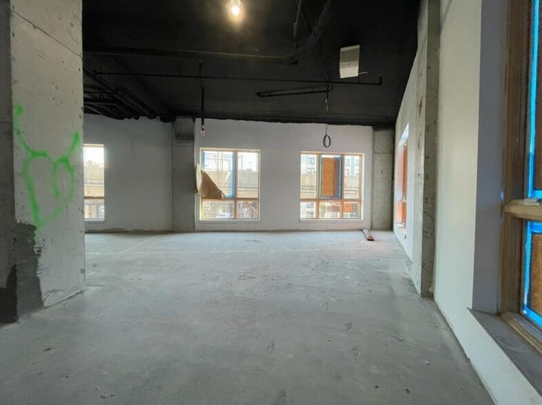 411 Meeker Ave, Brooklyn, NY for lease - Interior Photo - Image 2 of 5