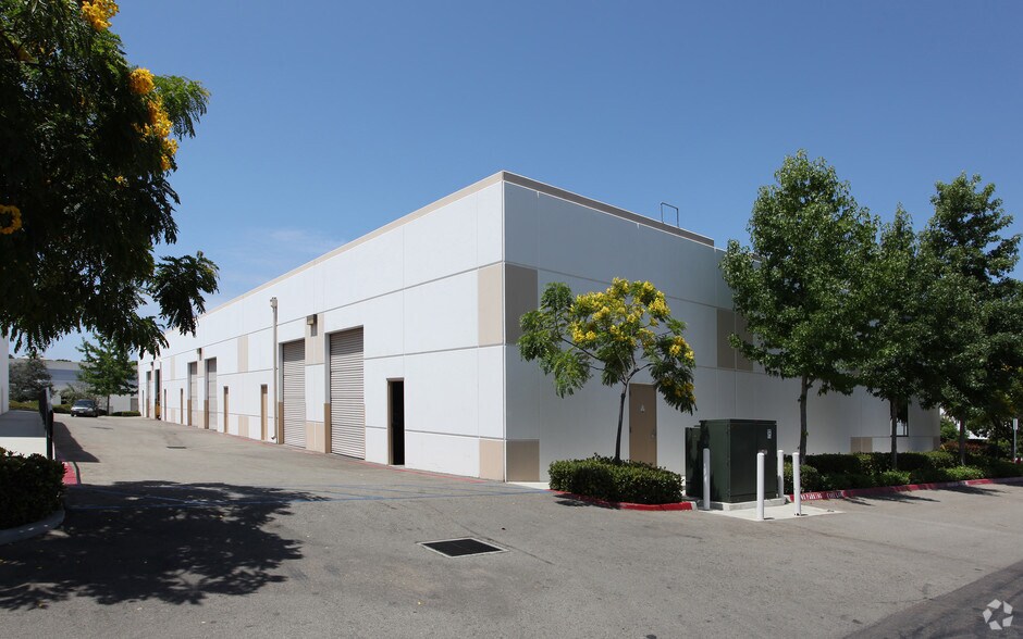 1230 Activity Dr, Vista, CA à louer - Photo du bâtiment - Image 3 de 3
