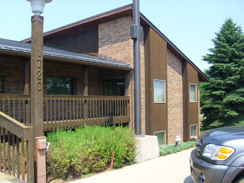 1720 Burnt Boat Dr, Bismarck, ND à vendre - Photo principale - Image 1 de 1