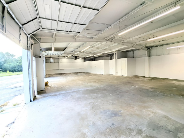 410 Westbrook Ct, Spartanburg, SC for lease - Building Photo - Image 2 of 4