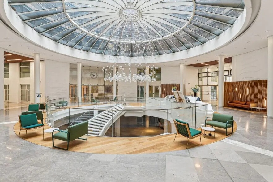 21-25 Rue Balzac, Paris à louer - Photo du bâtiment - Image 2 de 9