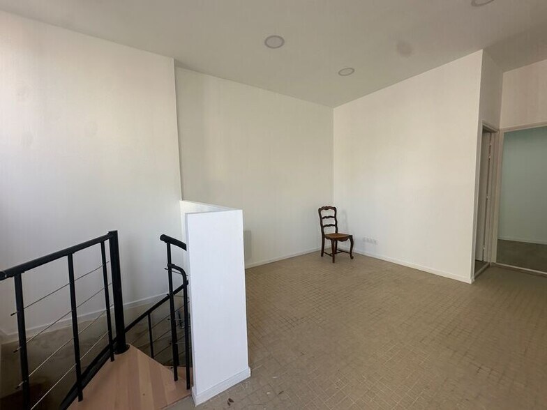 Office in Bordeaux for lease - Interior Photo - Image 2 of 6