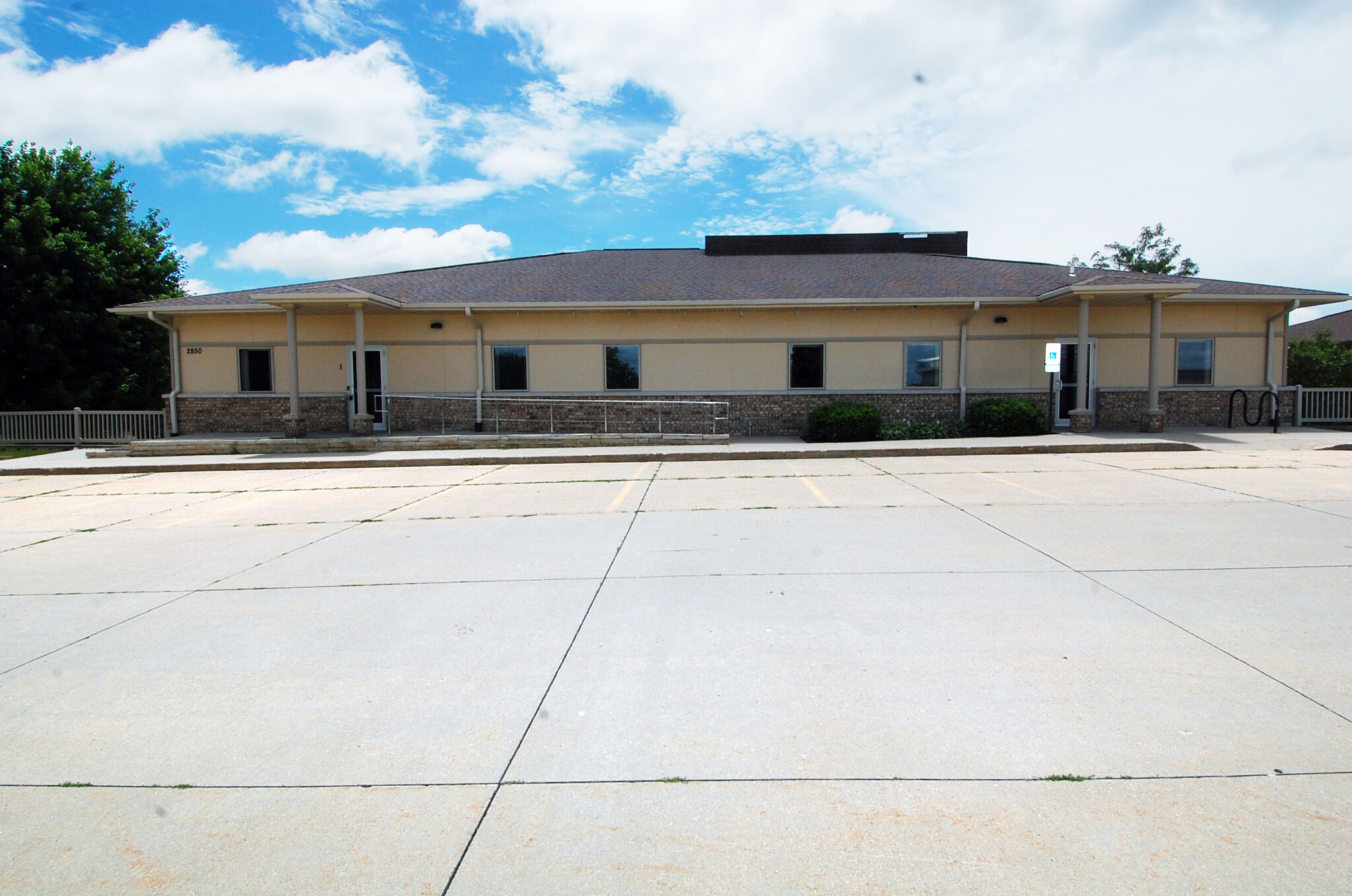 2850 Coral Ct, Coralville, IA for lease Building Photo- Image 1 of 6