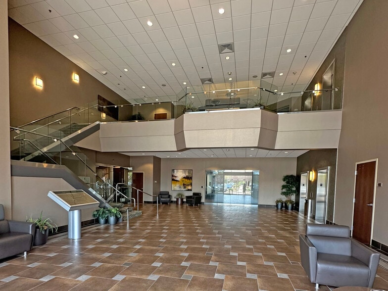 7226 Lee Deforest Drive, Units 104 & 105 portfolio of 2 properties for sale on LoopNet.ca - Building Photo - Image 3 of 6