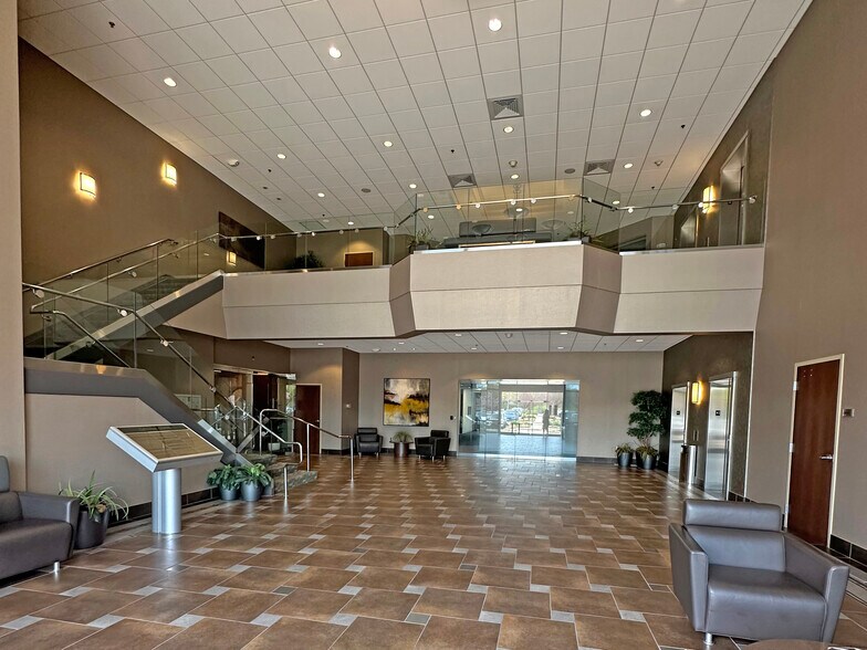 7226 Lee Deforest Drive, Units 104 & 105 portefeuille de 2 propriétés à vendre sur LoopNet.ca - Photo du bâtiment - Image 3 de 6