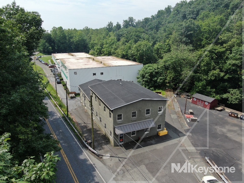 2214 Farmington Ave, Boyertown, PA for sale - Building Photo - Image 2 of 19