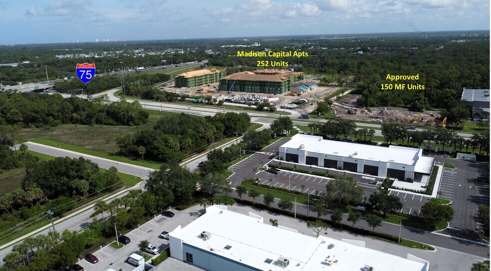 12611 SE Bonita Beach Rd, Bonita Springs, FL à louer - Photo du bâtiment - Image 2 de 4