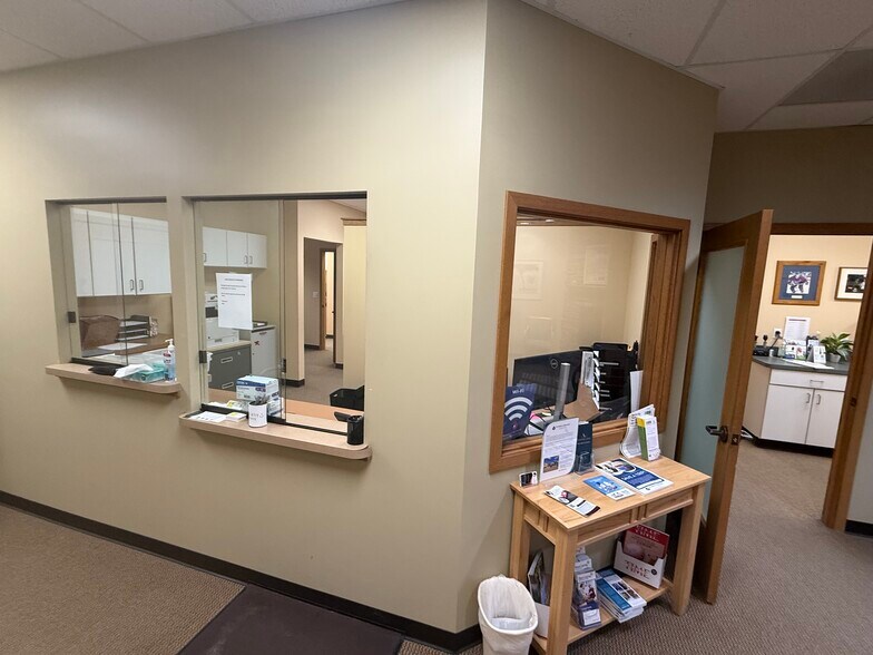 1550 Watertower Pl, East Lansing, MI à vendre - Photo du bâtiment - Image 3 de 16