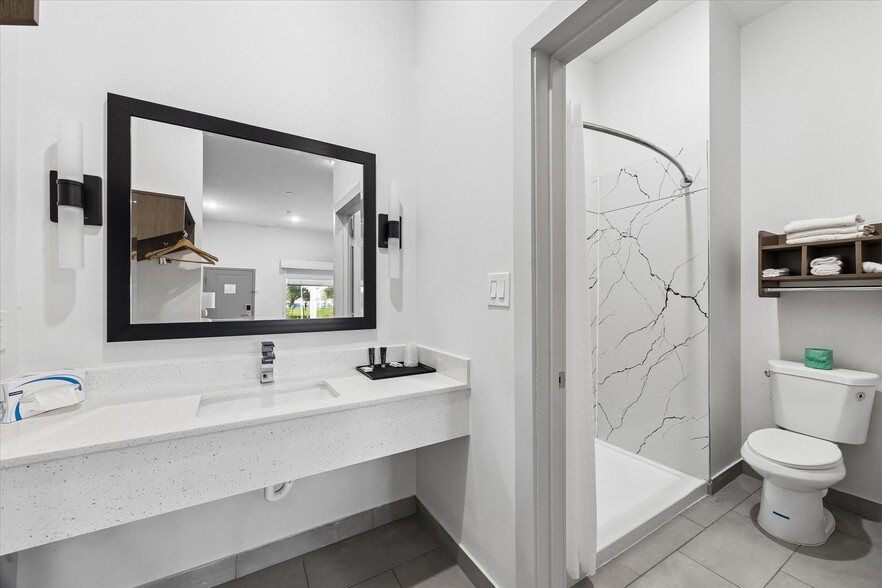 6424 Queenston Blvd, Houston, TX for sale - Building Photo - Image 3 of 12