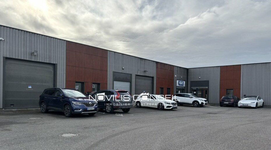Flex in Montrabé for lease - Building Photo - Image 1 of 11