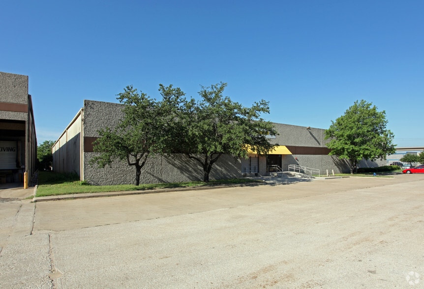 1408 Vinylex Dr, Carrollton, TX for sale - Primary Photo - Image 1 of 20