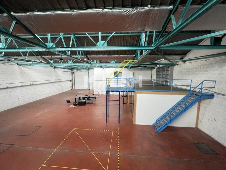 Flex dans Villeurbanne à louer - Photo du bâtiment - Image 1 de 14