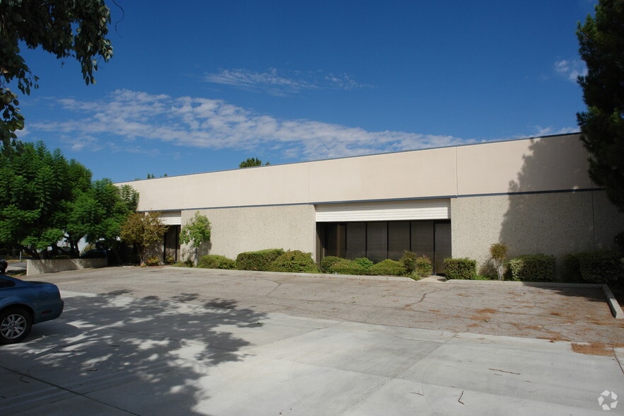 9566 Vassar Ave, Chatsworth, CA à louer - Photo du bâtiment - Image 3 de 3