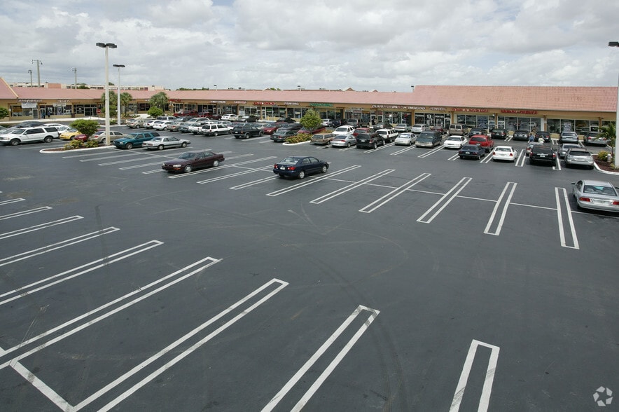 5360 W 16th Ave, Hialeah, FL à louer - Photo du bâtiment - Image 2 de 6