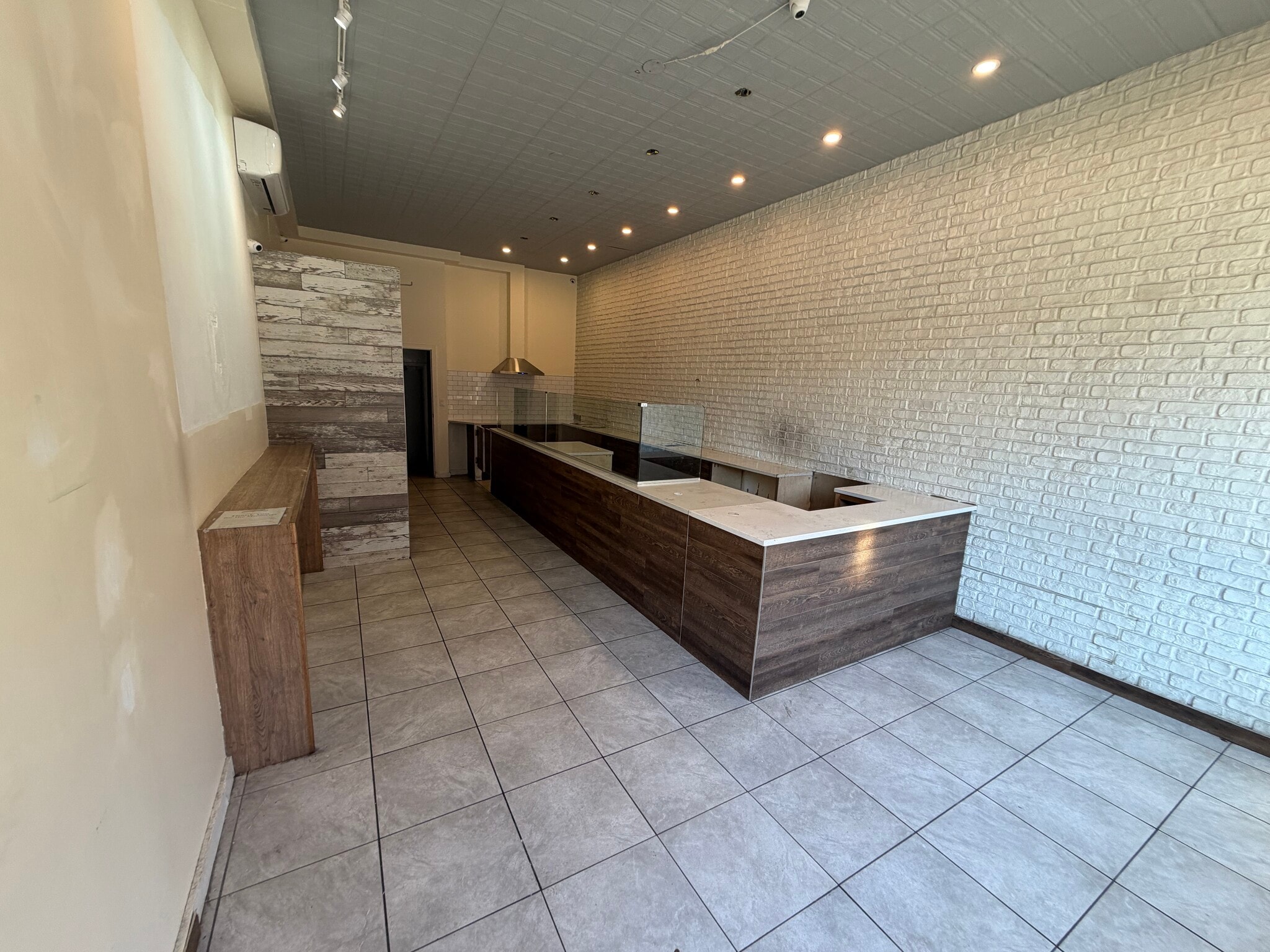 1 Bedford Ave, Brooklyn, NY à louer Photo intérieure- Image 1 de 5