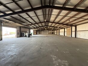 900 Utility Rd, Sanger, TX for lease Interior Photo- Image 2 of 2