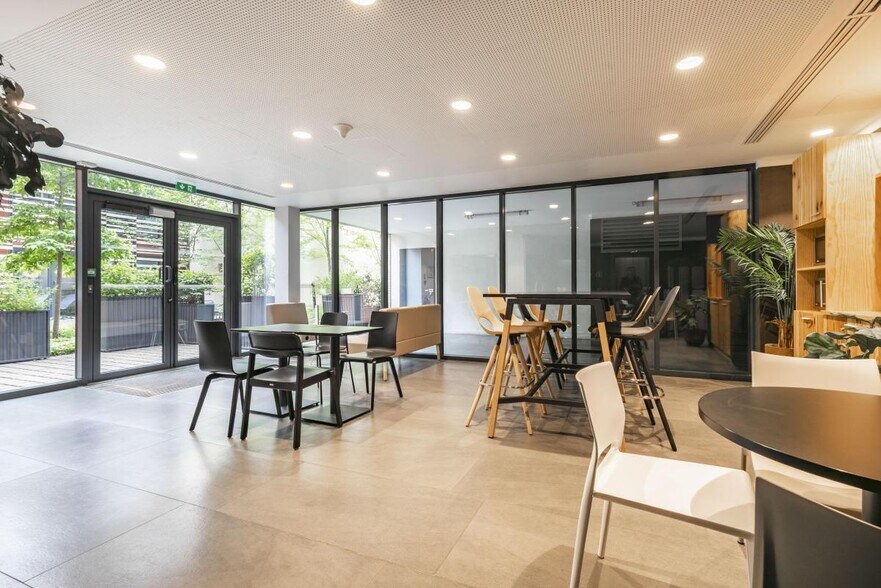 40 Rue Anatole France, Levallois-Perret à louer - Photo du bâtiment - Image 2 de 13