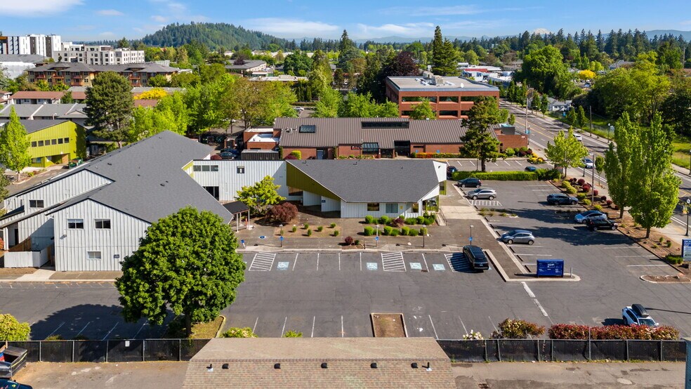 Professional Plaza portefeuille de 4 propriétés à vendre sur LoopNet.ca - Photo du bâtiment - Image 3 de 7