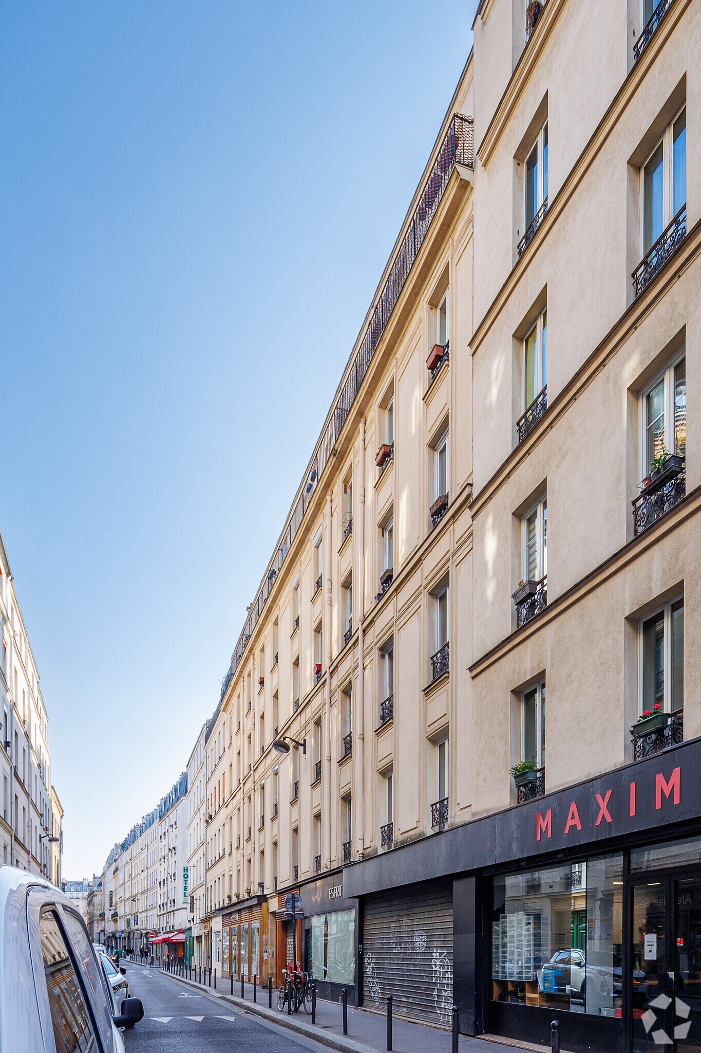 Retail in Paris for lease Primary Photo- Image 1 of 2