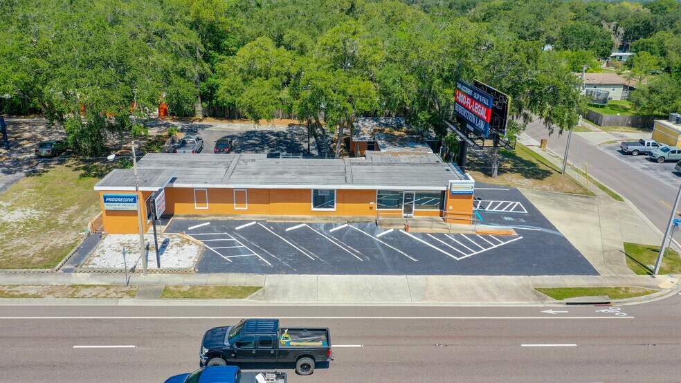 550 E Bay Dr, Largo, FL à vendre - Photo du bâtiment - Image 3 de 8