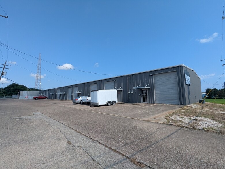 51-89 Sawyer St, Beaumont, TX à louer - Photo du bâtiment - Image 3 de 26