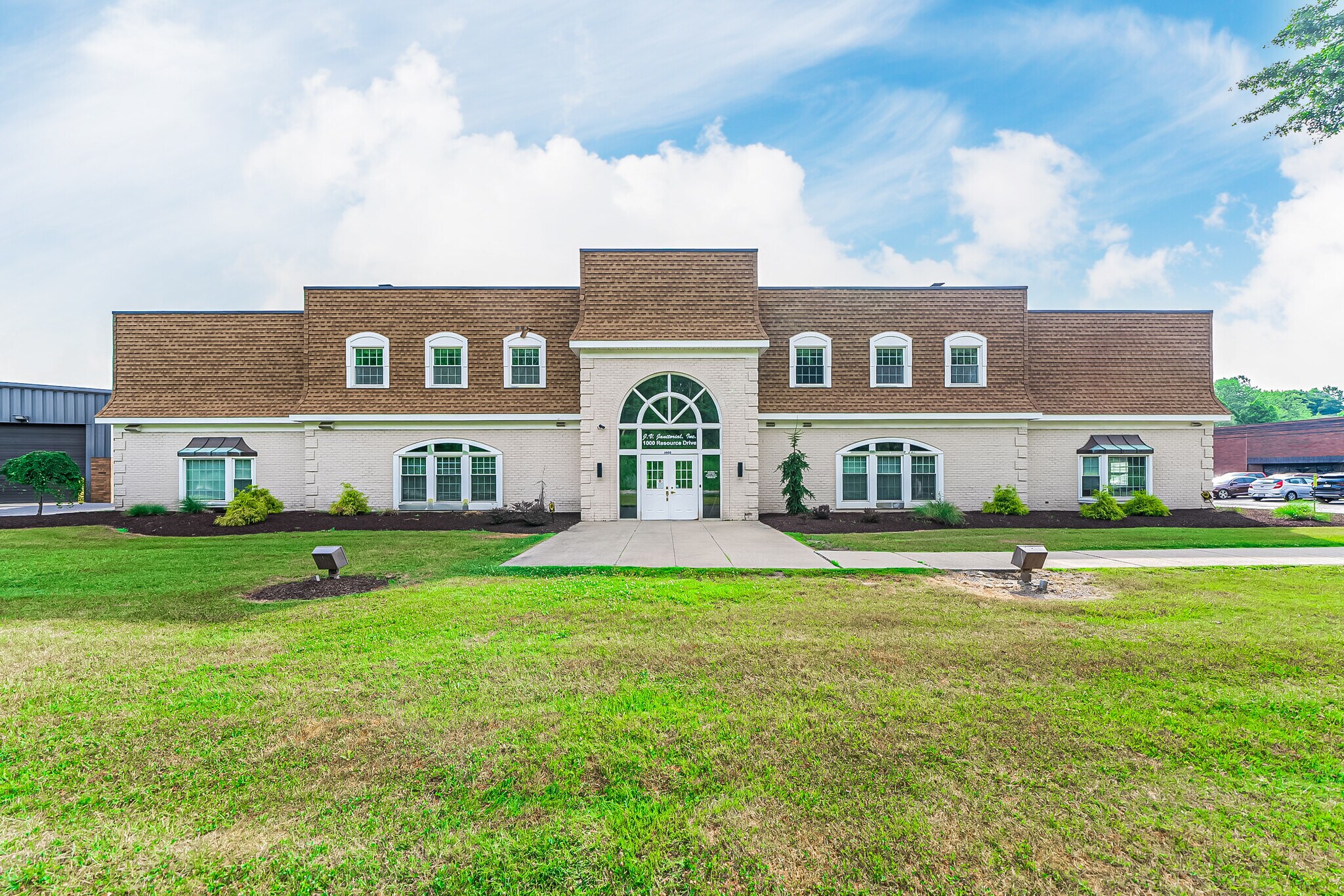 1000 Resource Dr, Brooklyn Heights, OH à louer Photo du bâtiment- Image 1 de 22