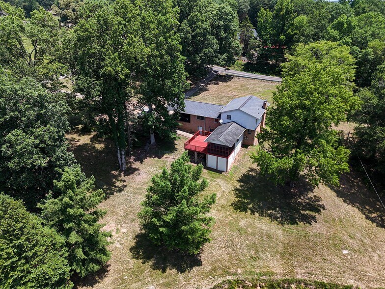 813 Robinson Clemmer Rd, Dallas, NC à vendre - Photo du bâtiment - Image 2 de 21
