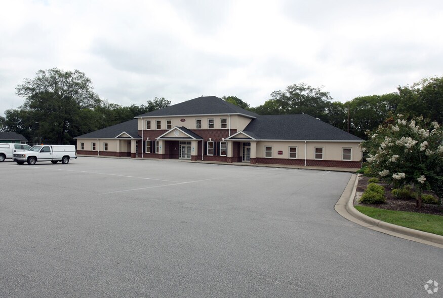321 Dick St, Fayetteville, NC à louer - Photo du bâtiment - Image 2 de 9