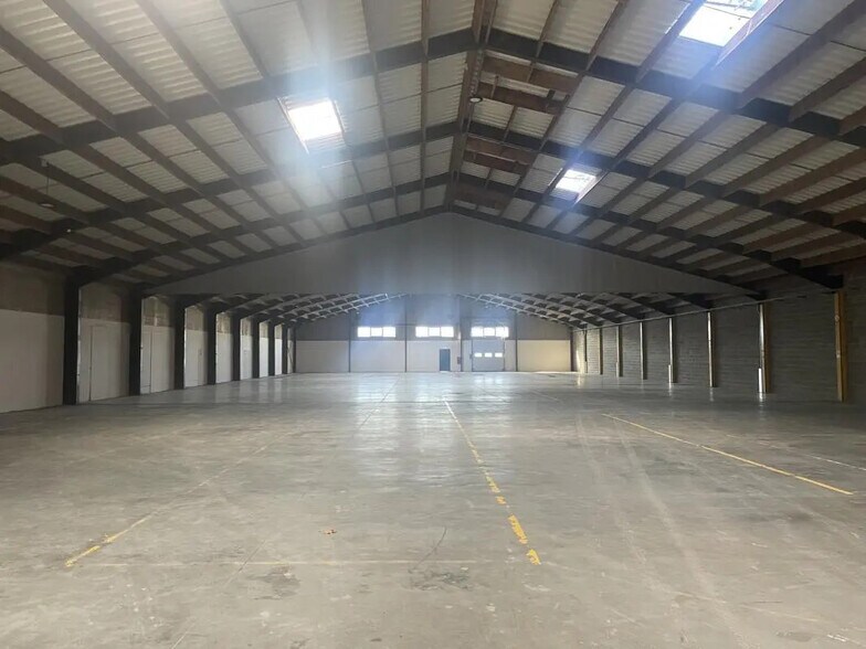 Bureau dans Neuville-en-Ferrain à louer - Photo intérieure - Image 3 de 5