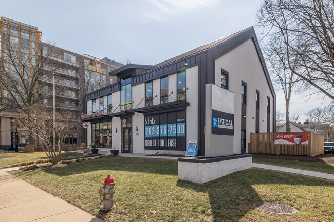 Plus de détails pour 603 W Broad St, Falls Church, VA - Commerce de détail à louer