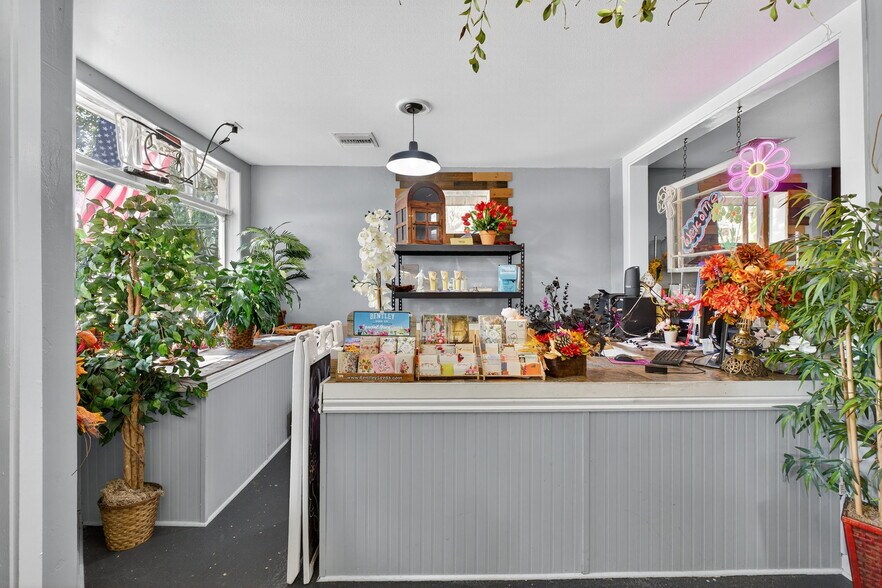 237 E Plymouth Ave, Deland, FL à vendre - Photo du bâtiment - Image 2 de 46