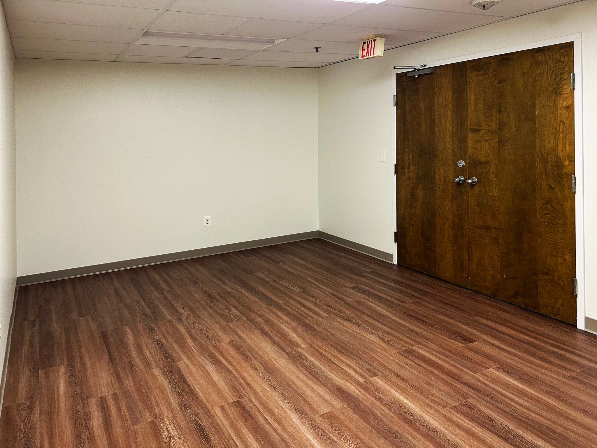 7676 New Hampshire Ave, Takoma Park, MD for lease Building Photo- Image 1 of 9