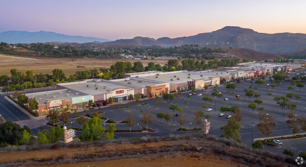 2430-3485 Cajalco Rd, Corona, CA à louer - Photo du bâtiment - Image 2 de 17